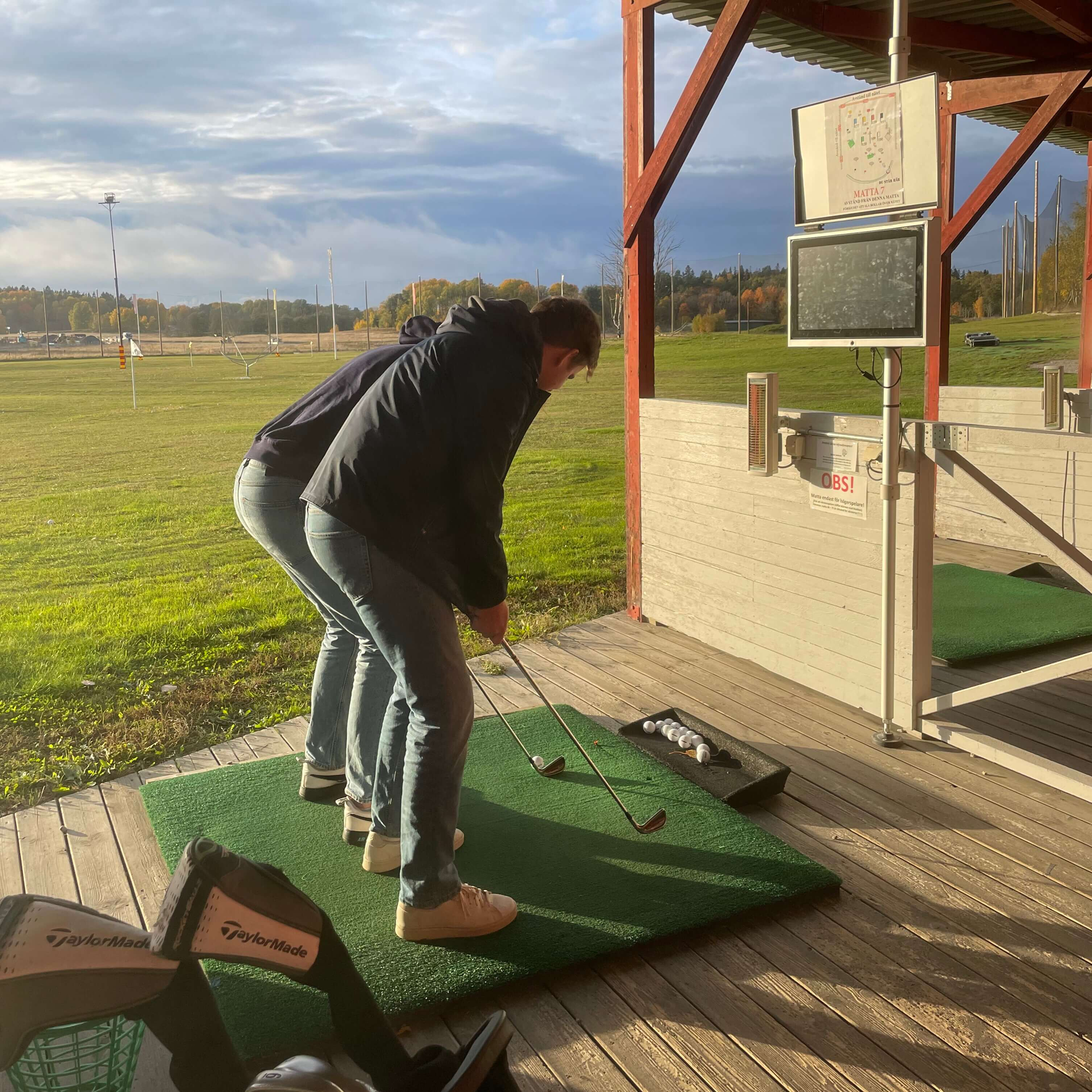 Golf field research and swing session